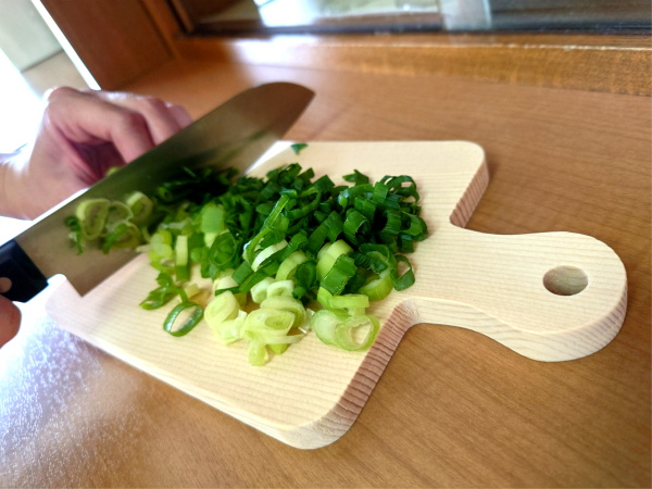 木製カッティングボード 取っ手付き（まな板面18cm×14cm）の画像